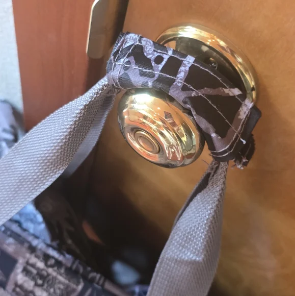 NWT Hawaii Spirit soft luggage bag with double zip extenders and swivel wheels. - Picture 6 of 13